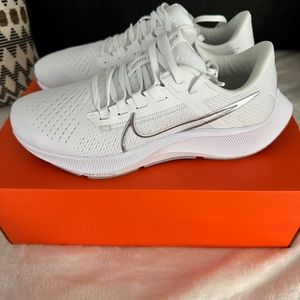 Practically new women’s Nike Pegasus 38 size 7 running shoe